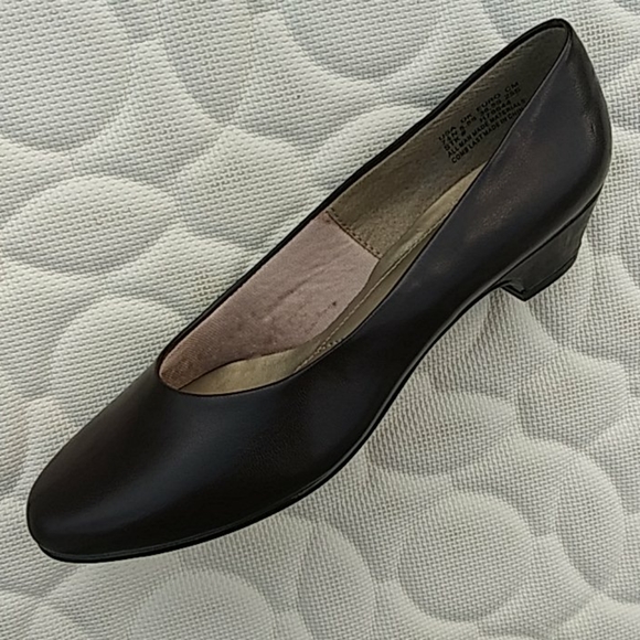 Soft Style by Hush Puppies "ANGEL PUMP II" - Picture 9 of 13
